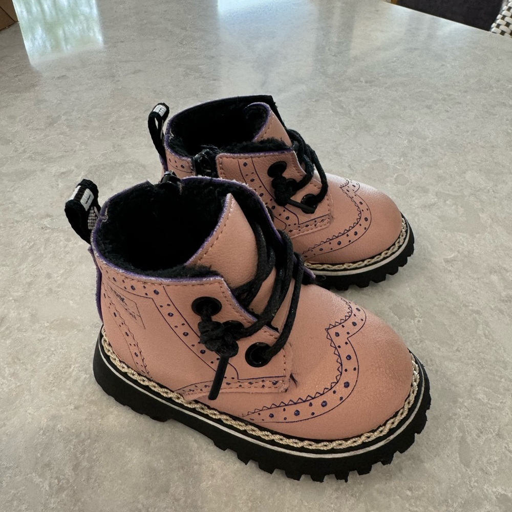 Baby pink boots. Purple accent. Fur lined. Side zipper. Size 2. So cute!